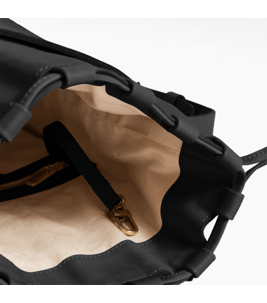 Nikka 1 Cross Shoulder Bag in Schwarz