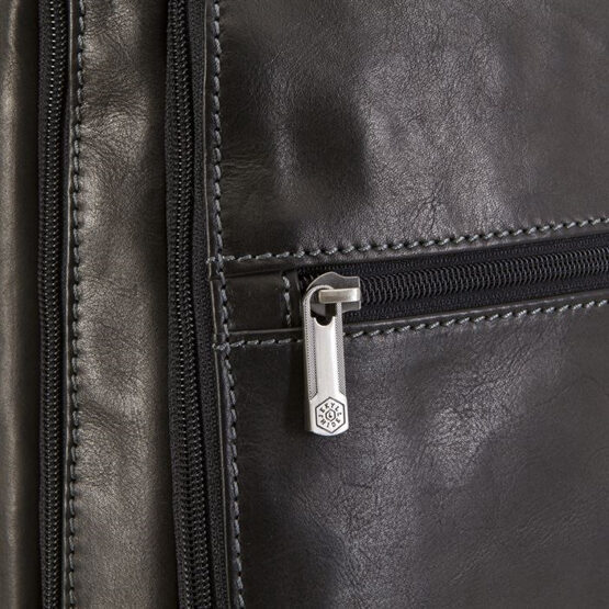 Montana - 15&quot; Laptop Rucksack aus glattem Leder in Schwarz